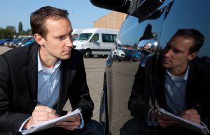 Wat valt er onder een autoverzekering als je op reis gaat?